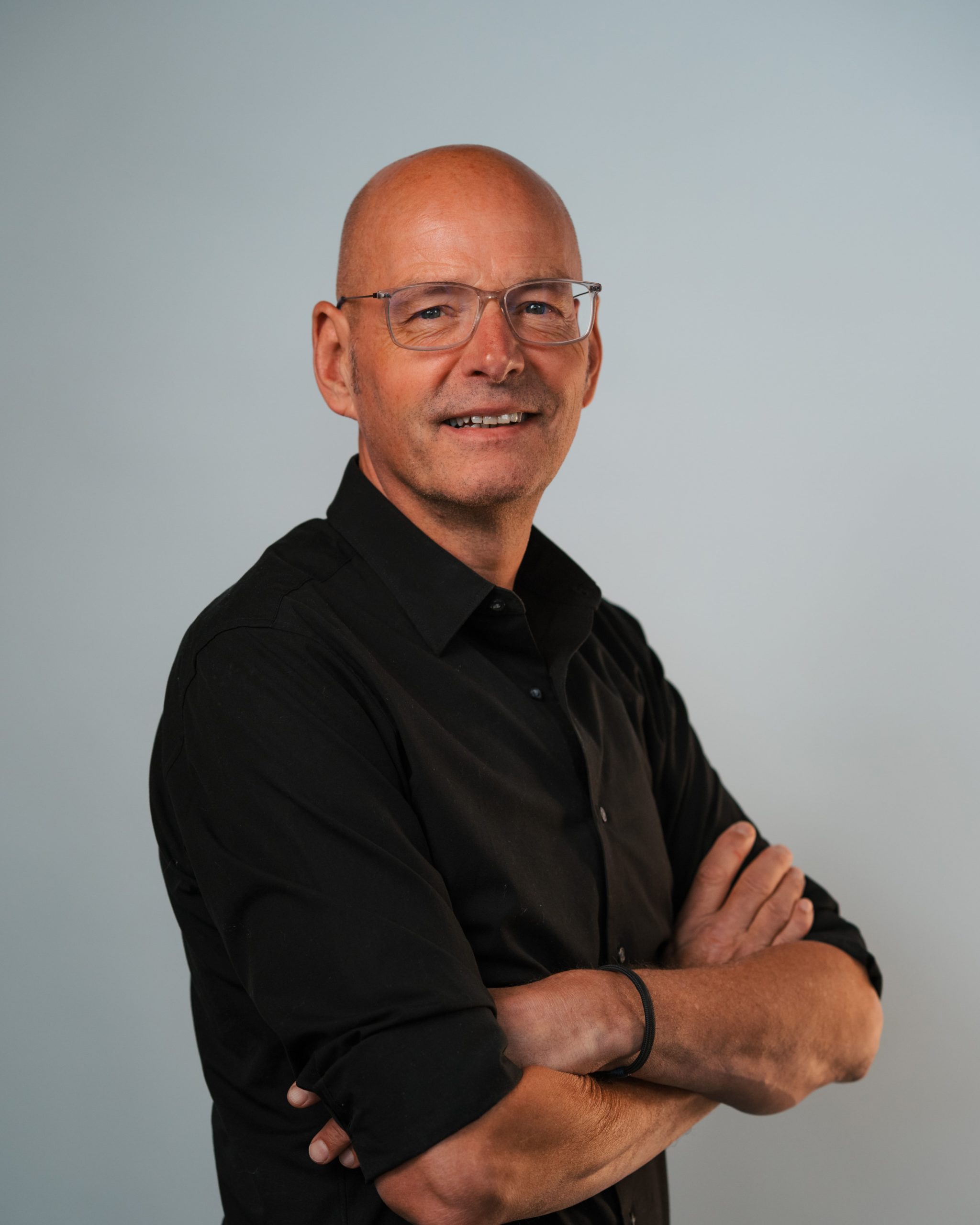 Man in zwarte blouse, eigenaar Qudo Werkt