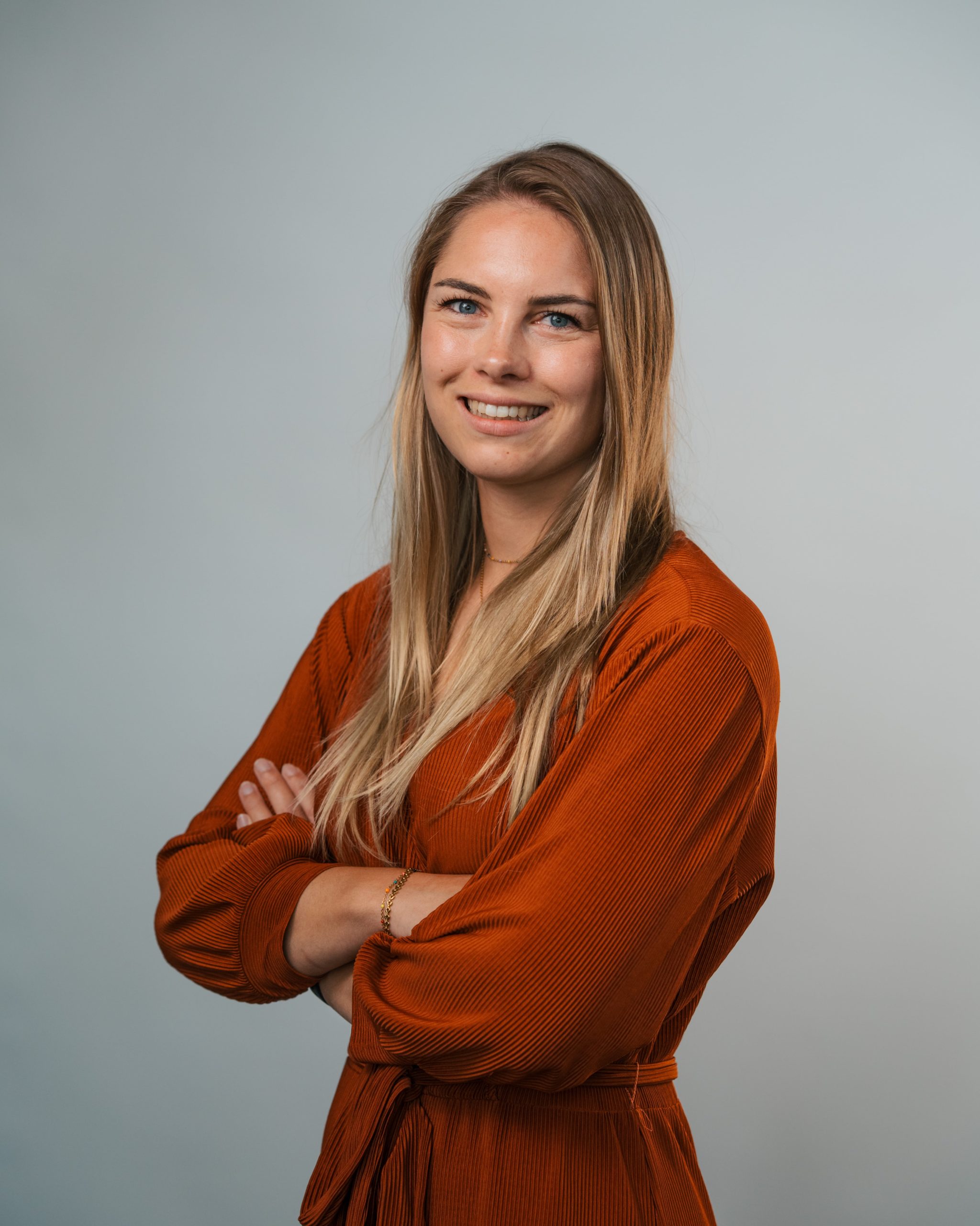 Vrouw met rode jurk, loopbaan coach