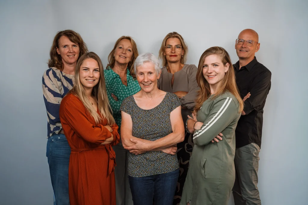 Teamfoto van ervaren loopbaancoaches gespecialiseerd in tweede spoor